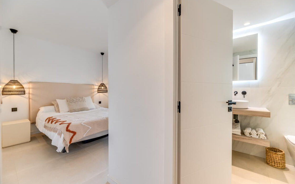 Дуплекс 180 кв.м с террасой в Лос-Пинос-де-Алоха