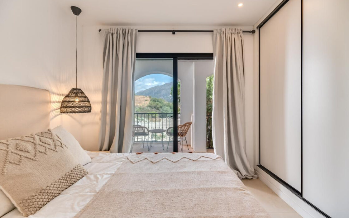 Дуплекс 180 кв.м с террасой в Лос-Пинос-де-Алоха