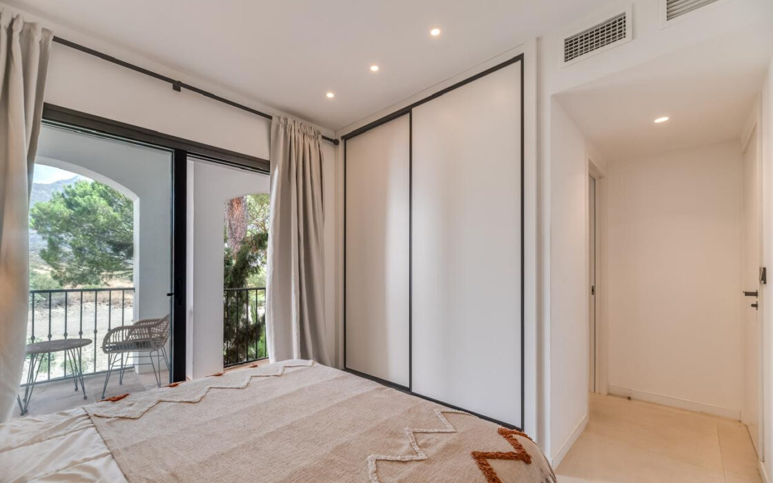 Дуплекс 180 кв.м с террасой в Лос-Пинос-де-Алоха