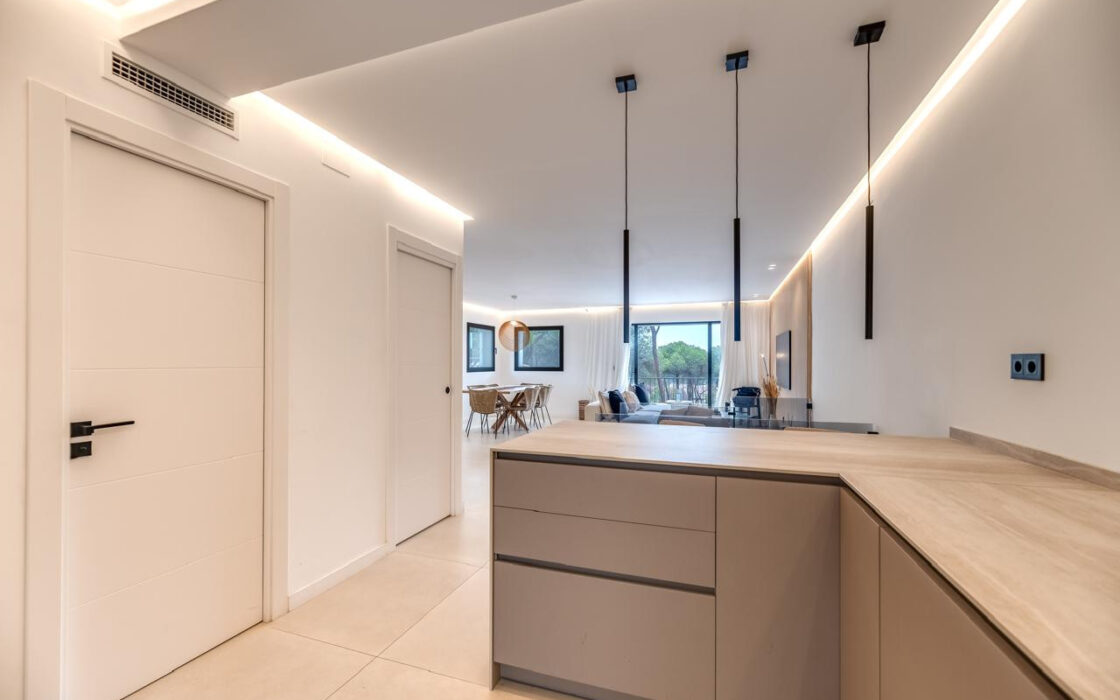 Дуплекс 180 кв.м с террасой в Лос-Пинос-де-Алоха