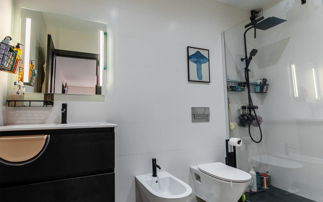 Двухкомнатная квартира с террасой у моря в жилом комплексе