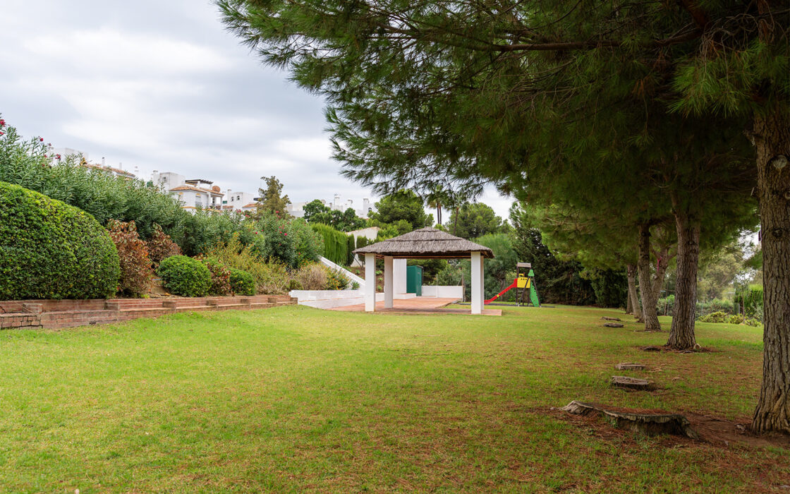 Двухкомнатная квартира с террасой у моря в жилом комплексе