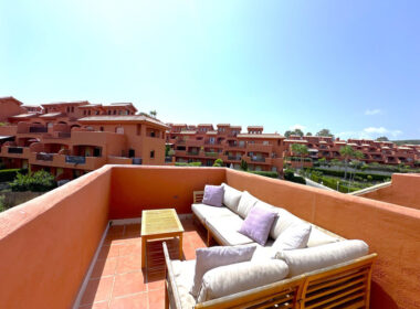 Дуплекс-пентхаус в Эстепоне 148 кв.м с террасами и видом на море