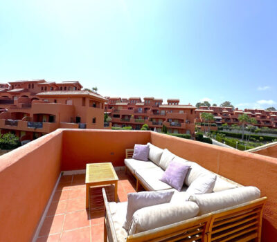 Дуплекс-пентхаус в Естепоні 148 кв.м з терасами та видом на море