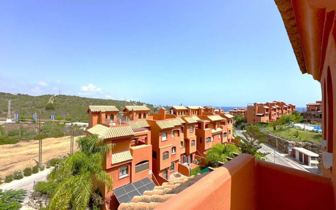 Дуплекс-пентхаус в Эстепоне 148 кв.м с террасами и видом на море