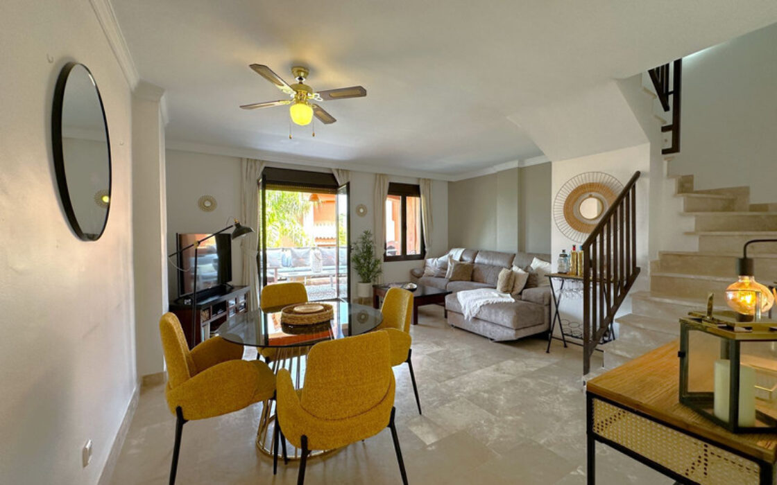 Дуплекс-пентхаус в Эстепоне 148 кв.м с террасами и видом на море