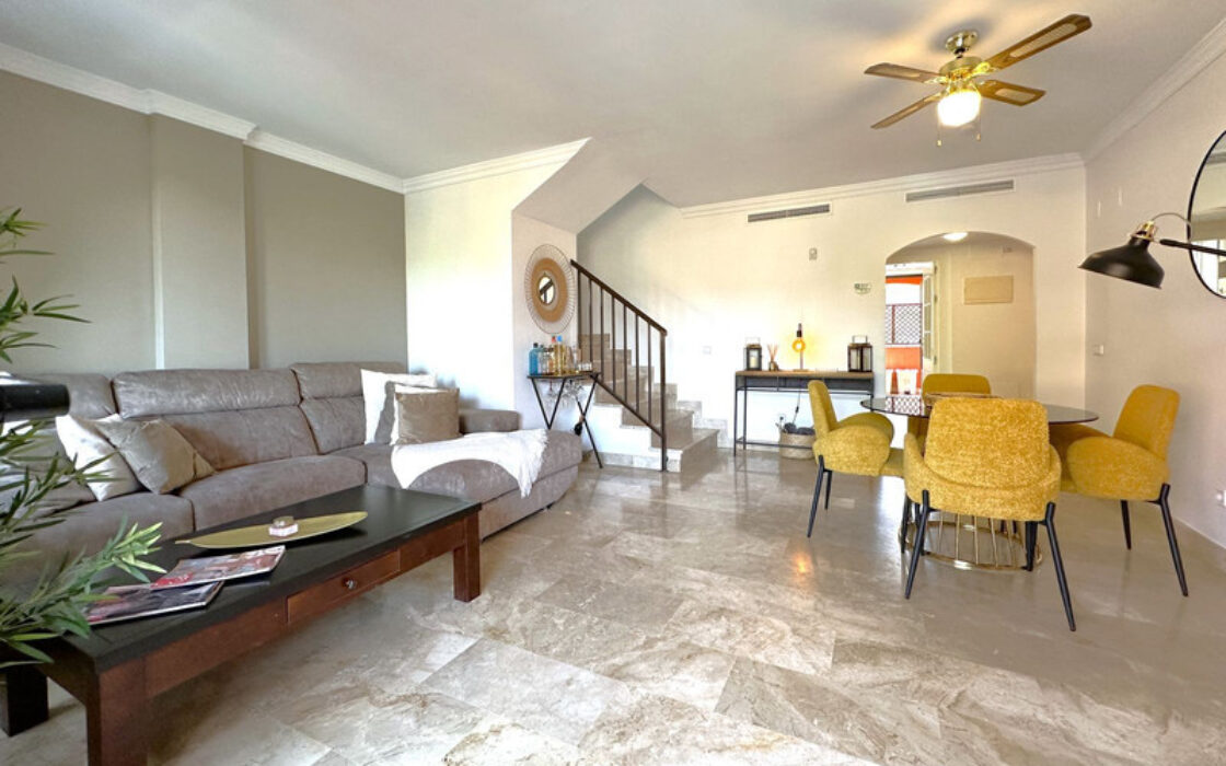 Дуплекс-пентхаус в Эстепоне 148 кв.м с террасами и видом на море