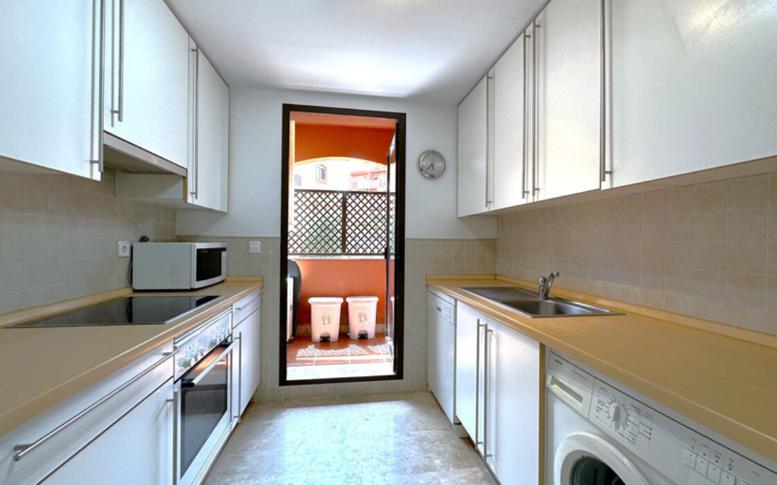 Дуплекс-пентхаус в Эстепоне 148 кв.м с террасами и видом на море