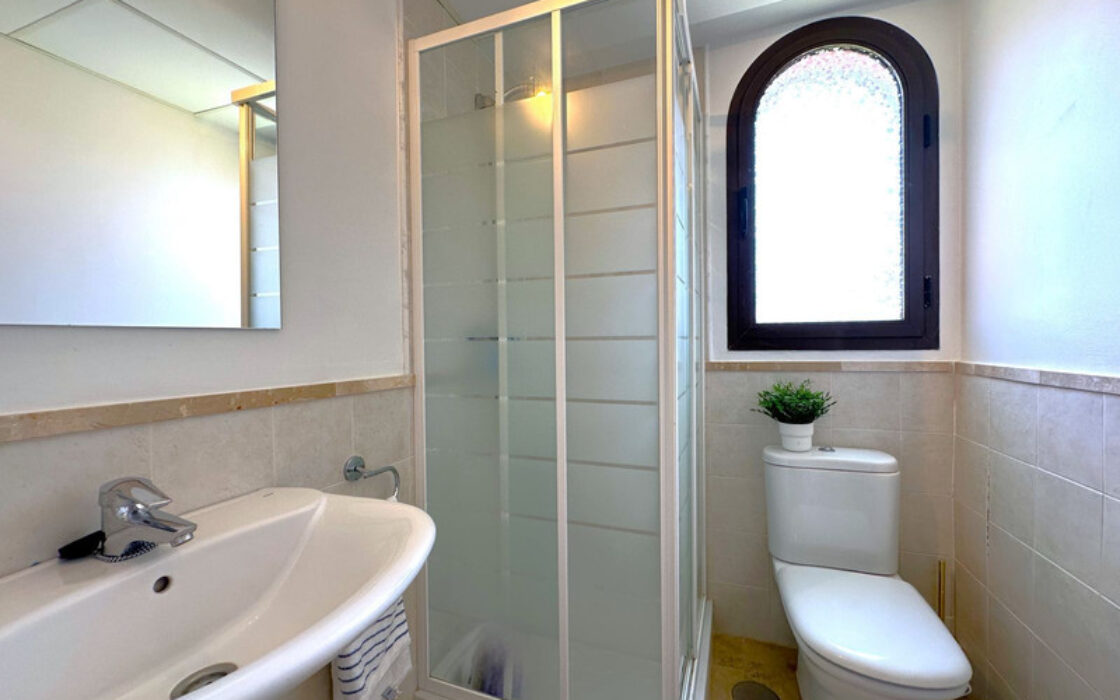 Дуплекс-пентхаус в Эстепоне 148 кв.м с террасами и видом на море