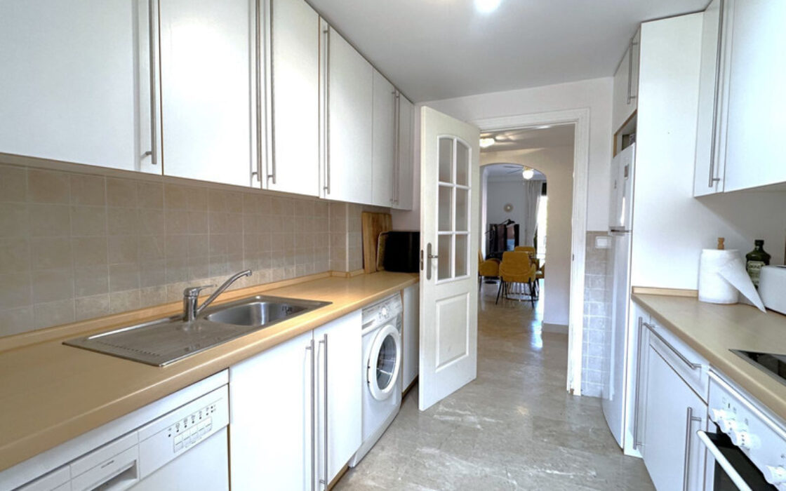 Дуплекс-пентхаус в Эстепоне 148 кв.м с террасами и видом на море