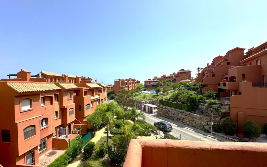 Дуплекс-пентхаус в Эстепоне 148 кв.м с террасами и видом на море