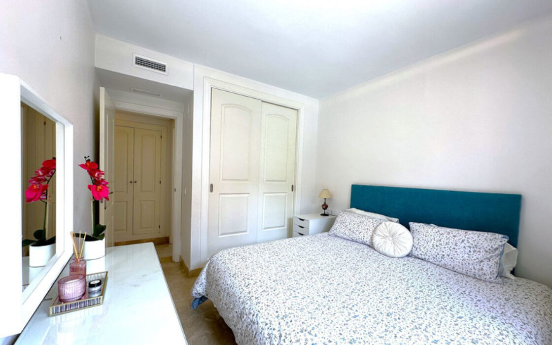 Дуплекс-пентхаус в Эстепоне 148 кв.м с террасами и видом на море