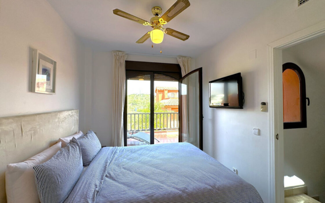 Дуплекс-пентхаус в Эстепоне 148 кв.м с террасами и видом на море