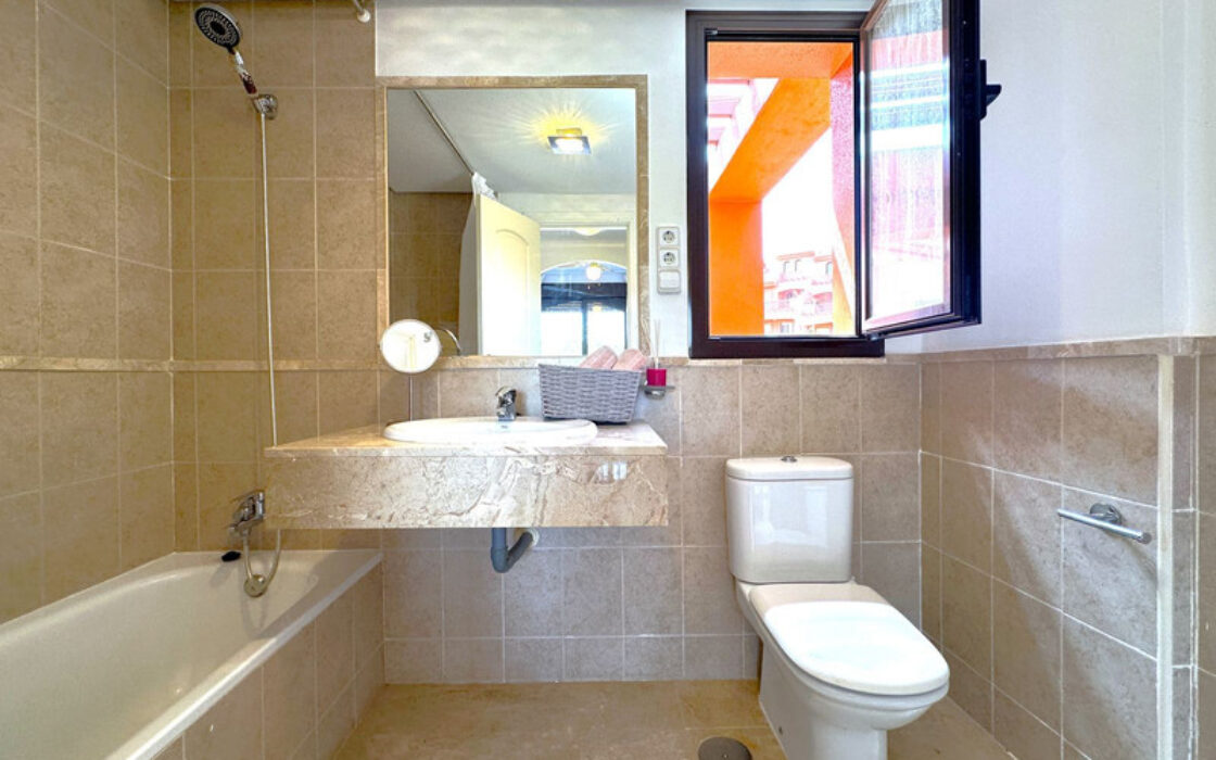 Дуплекс-пентхаус в Эстепоне 148 кв.м с террасами и видом на море