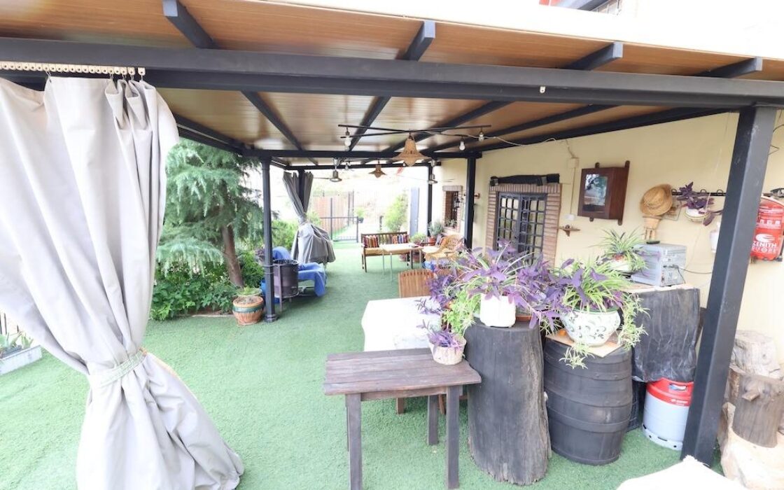 Будинок у Фортуні 200 кв.м з терасою та басейном