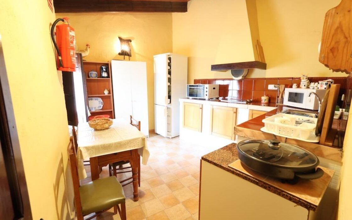 Будинок у Фортуні 200 кв.м з терасою та басейном