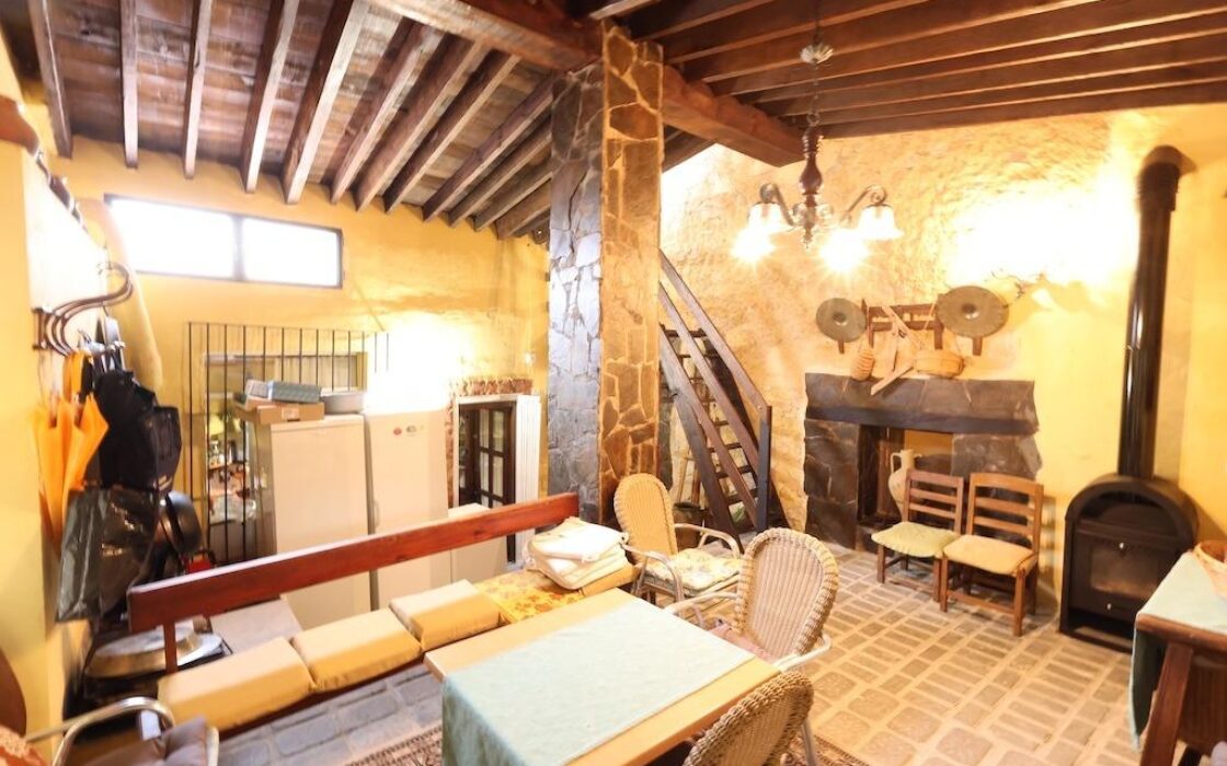 Будинок у Фортуні 200 кв.м з терасою та басейном