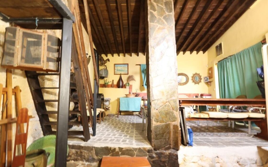 Будинок у Фортуні 200 кв.м з терасою та басейном