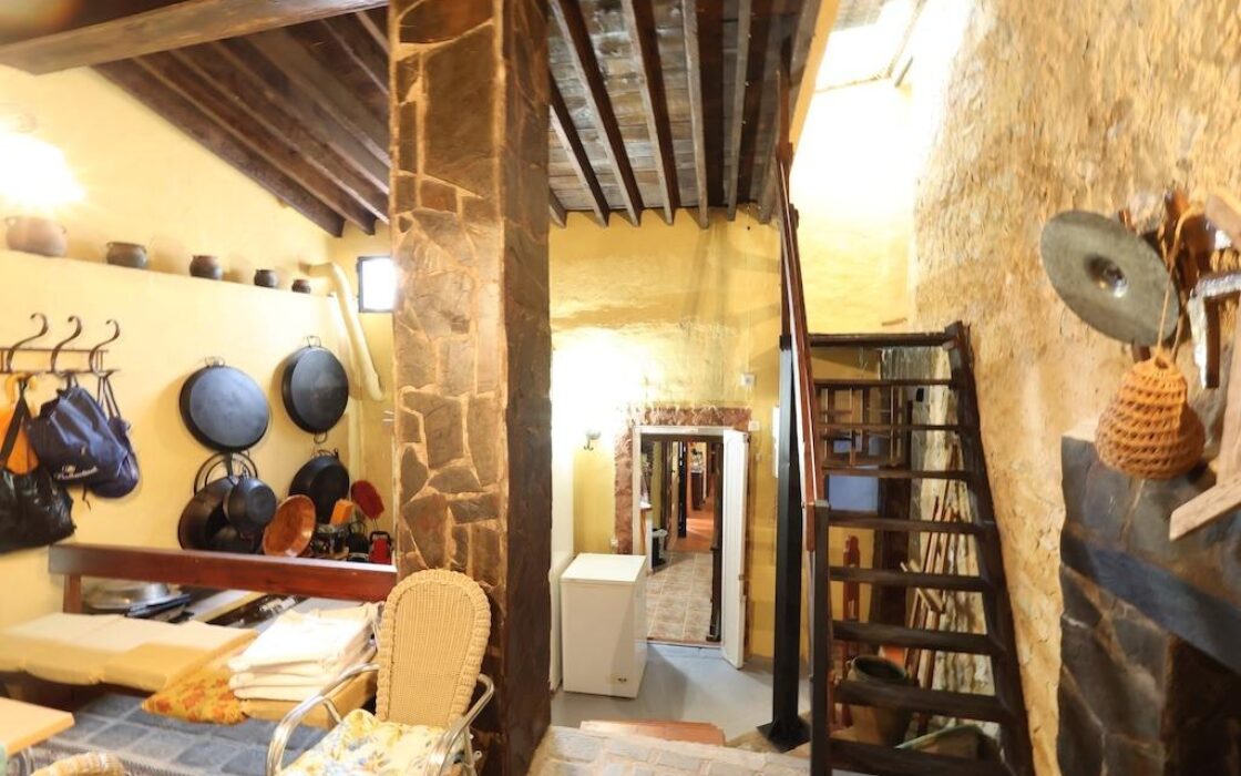 Будинок у Фортуні 200 кв.м з терасою та басейном