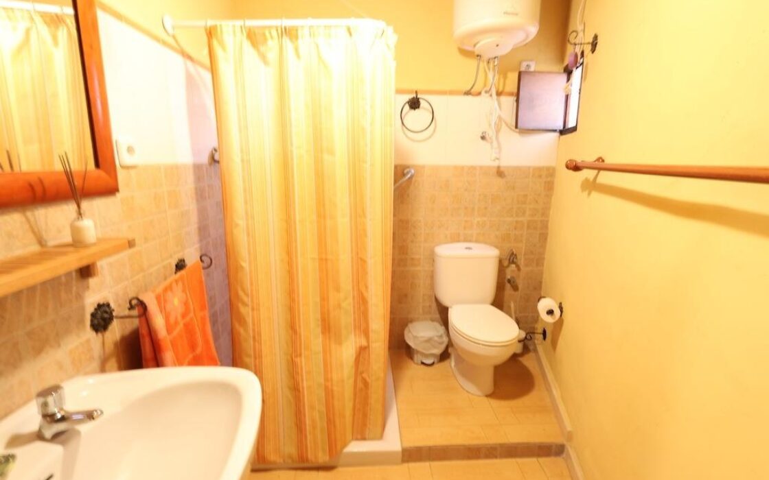 Будинок у Фортуні 200 кв.м з терасою та басейном