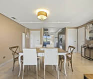 Простора 3-кімнатна квартира в Бенахавісі з терасою