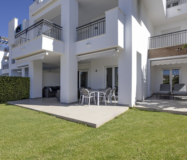 Простора 3-кімнатна квартира в Бенахавісі з терасою