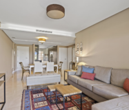 Простора 3-кімнатна квартира в Бенахавісі з терасою