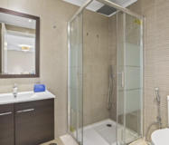 Простора 3-кімнатна квартира в Бенахавісі з терасою