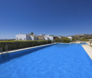 Простора 3-кімнатна квартира в Бенахавісі з терасою