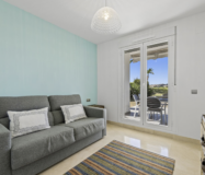 Простора 3-кімнатна квартира в Бенахавісі з терасою