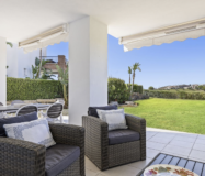 Простора 3-кімнатна квартира в Бенахавісі з терасою