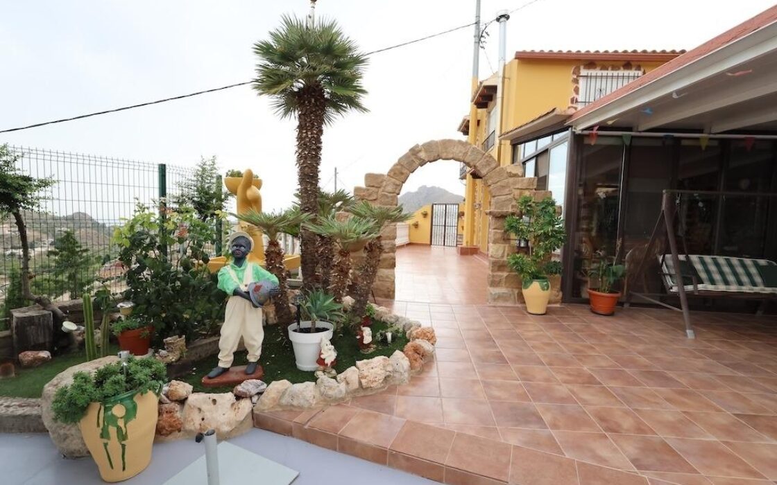 Будинок у Фортуні з терасою та басейном 120 кв.м 6 кімнат