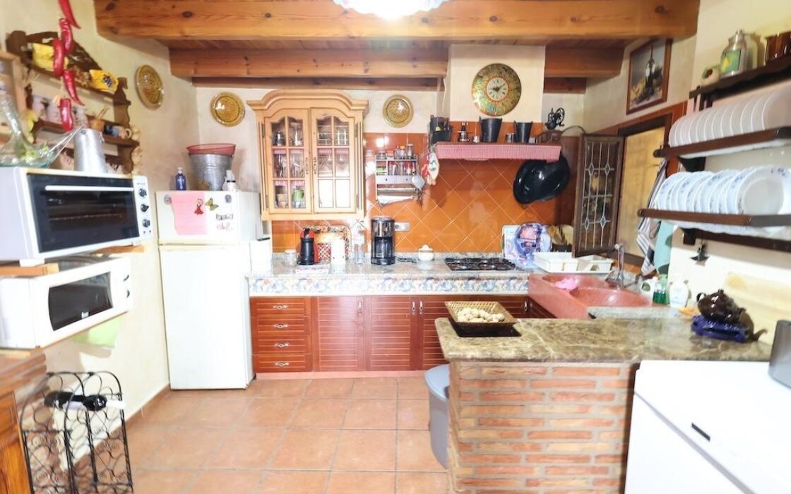 Будинок у Фортуні з терасою та басейном 120 кв.м 6 кімнат