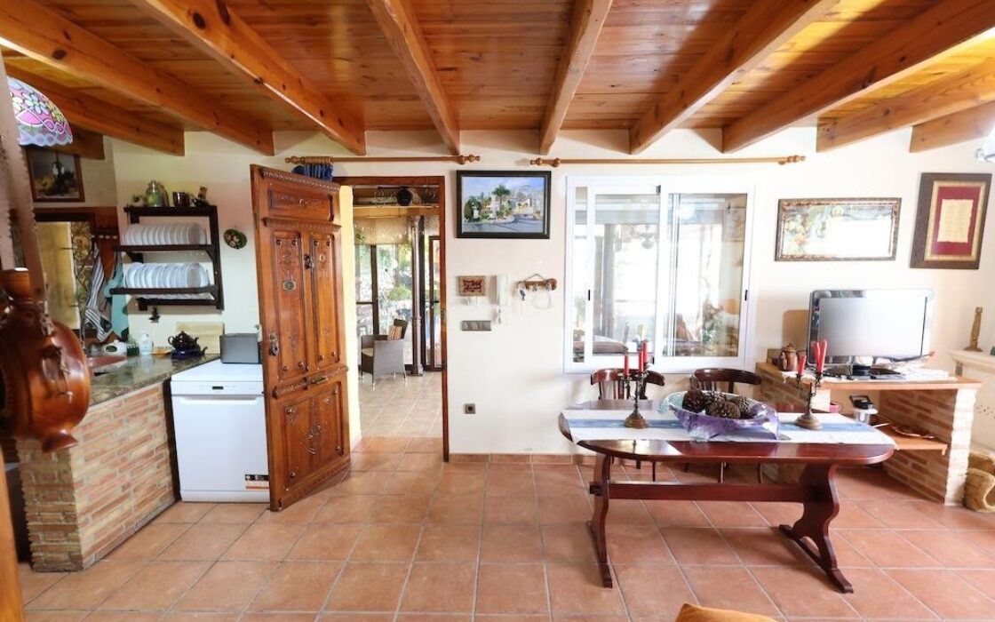 Будинок у Фортуні з терасою та басейном 120 кв.м 6 кімнат