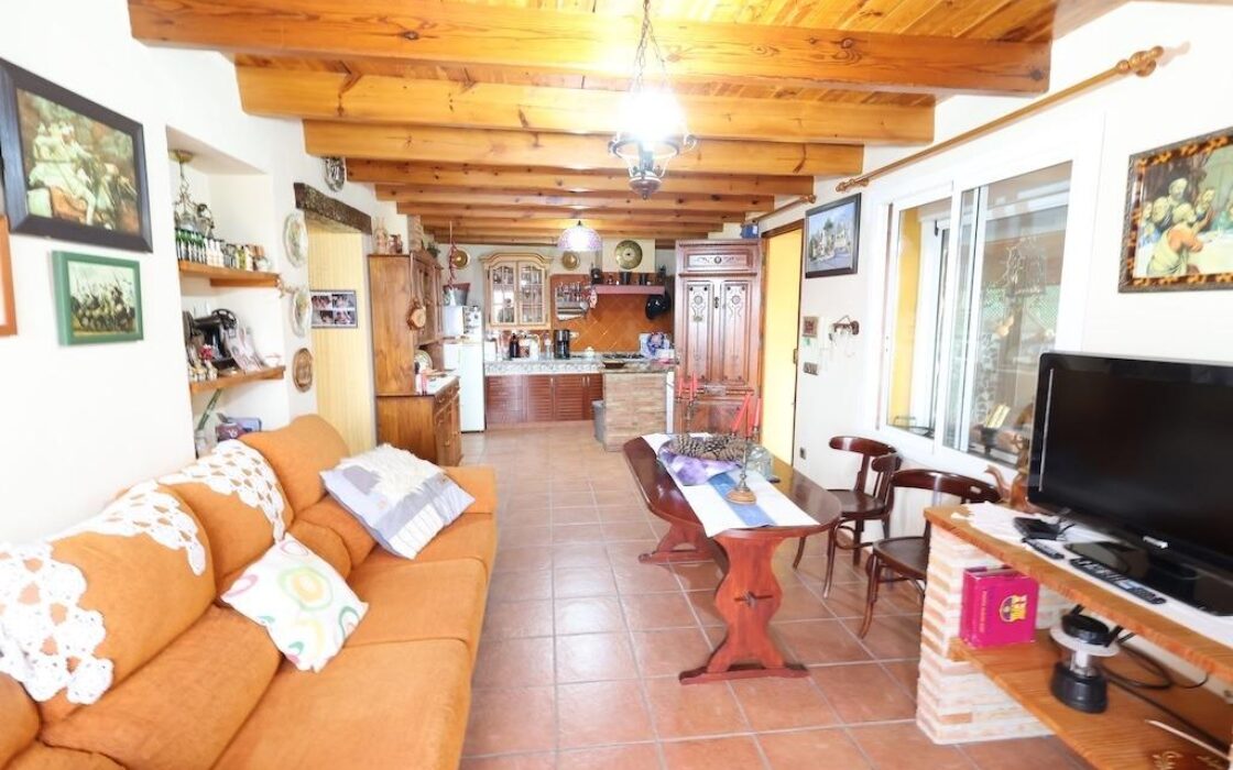 Будинок у Фортуні з терасою та басейном 120 кв.м 6 кімнат