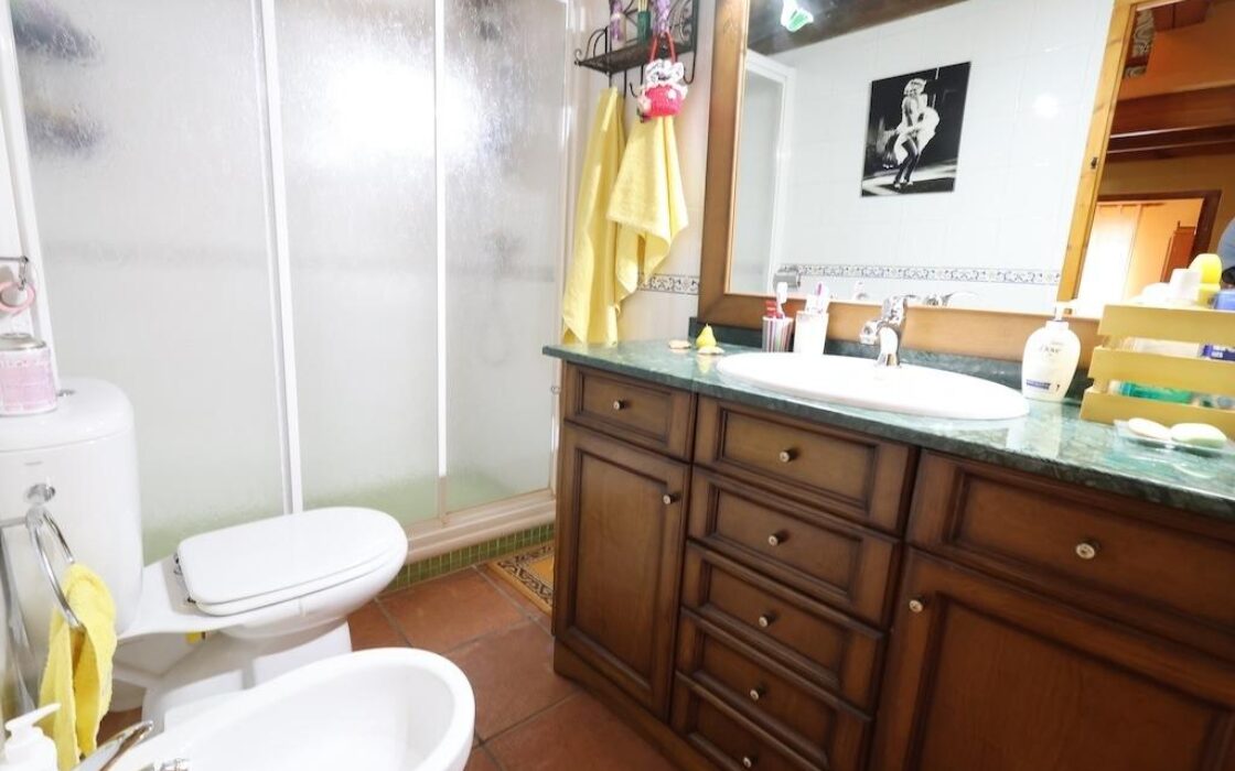 Будинок у Фортуні з терасою та басейном 120 кв.м 6 кімнат