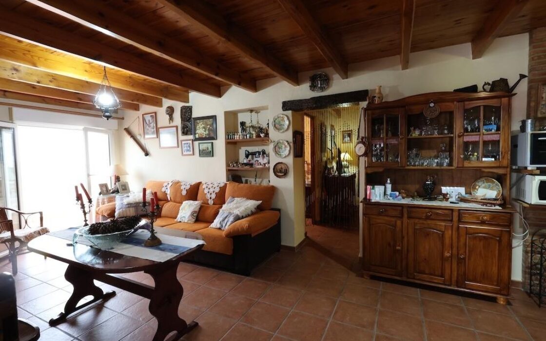 Будинок у Фортуні з терасою та басейном 120 кв.м 6 кімнат