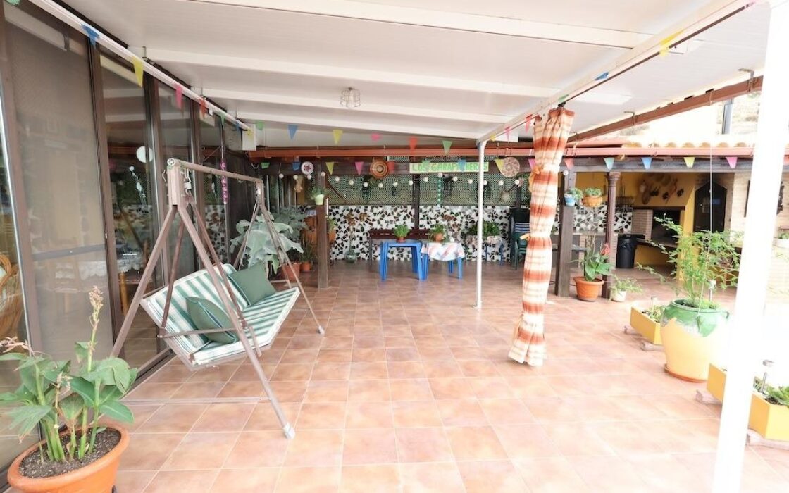 Будинок у Фортуні з терасою та басейном 120 кв.м 6 кімнат