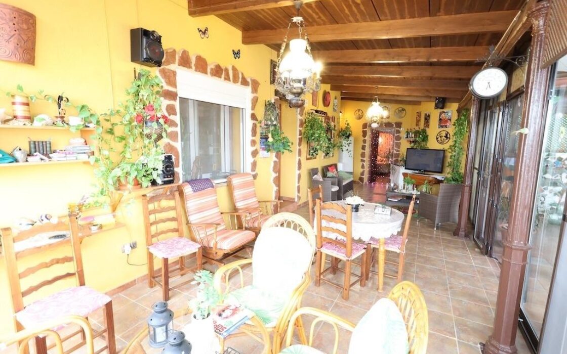 Будинок у Фортуні з терасою та басейном 120 кв.м 6 кімнат