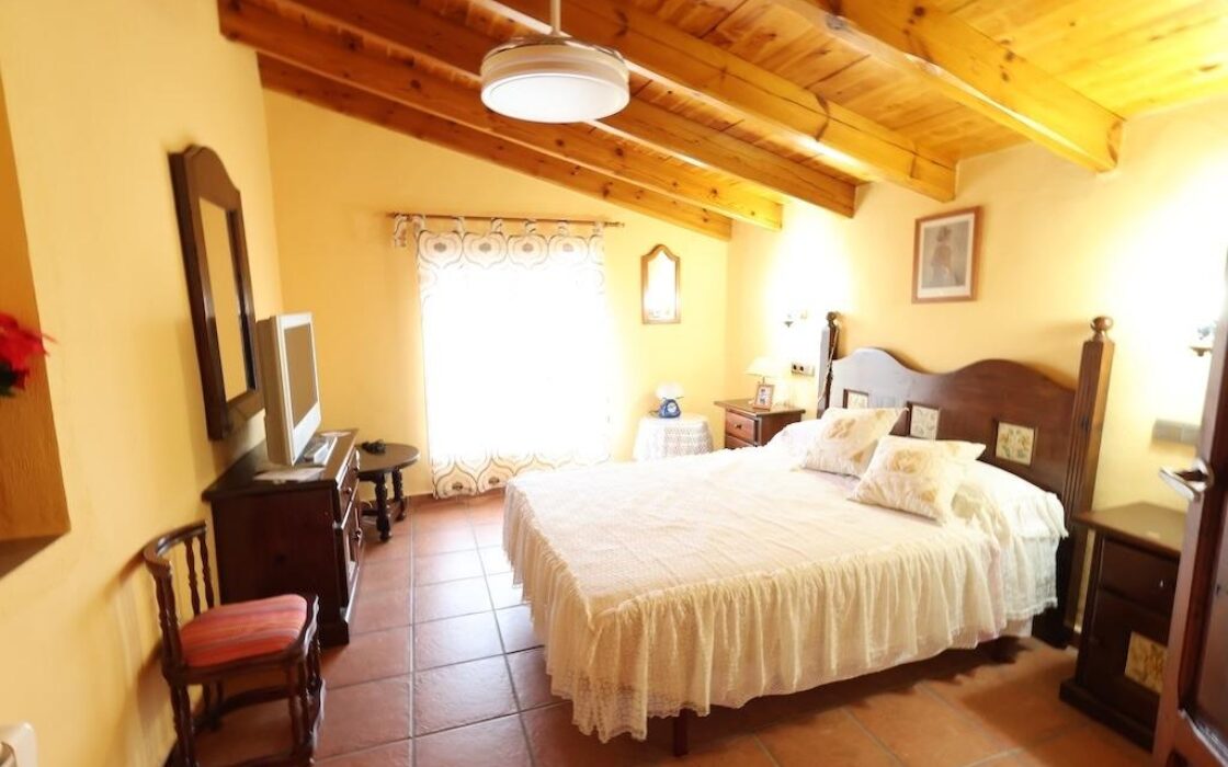 Будинок у Фортуні з терасою та басейном 120 кв.м 6 кімнат