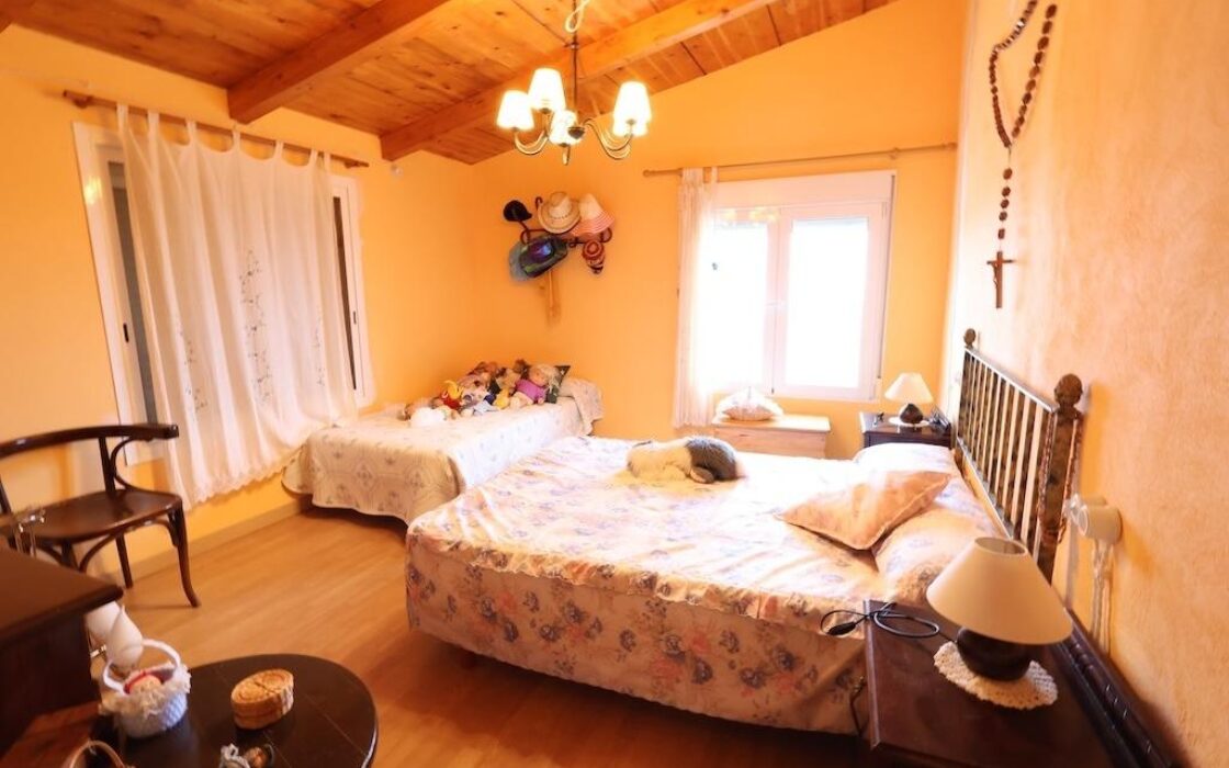 Будинок у Фортуні з терасою та басейном 120 кв.м 6 кімнат