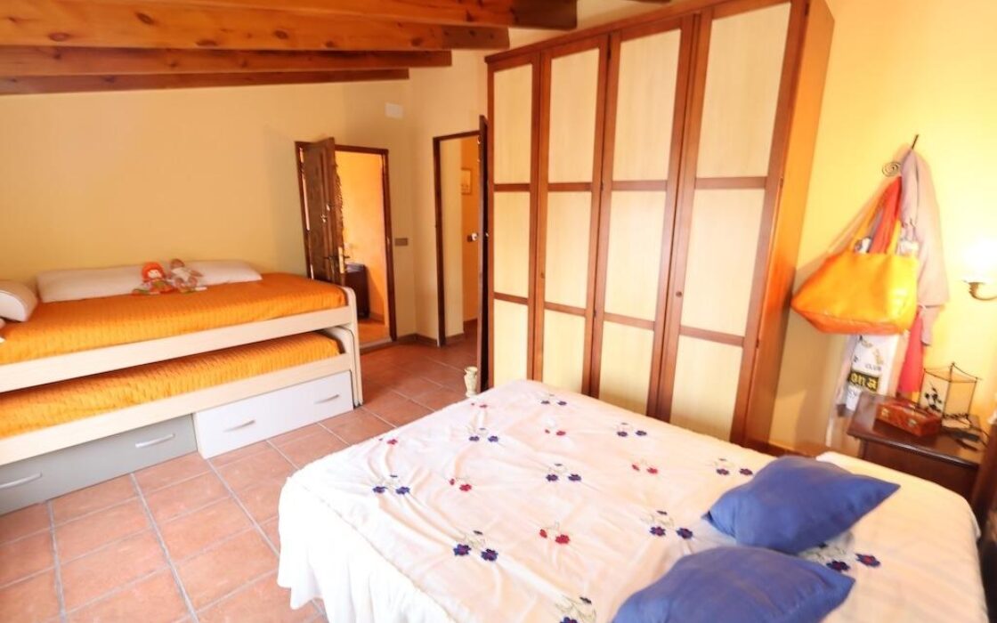 Будинок у Фортуні з терасою та басейном 120 кв.м 6 кімнат