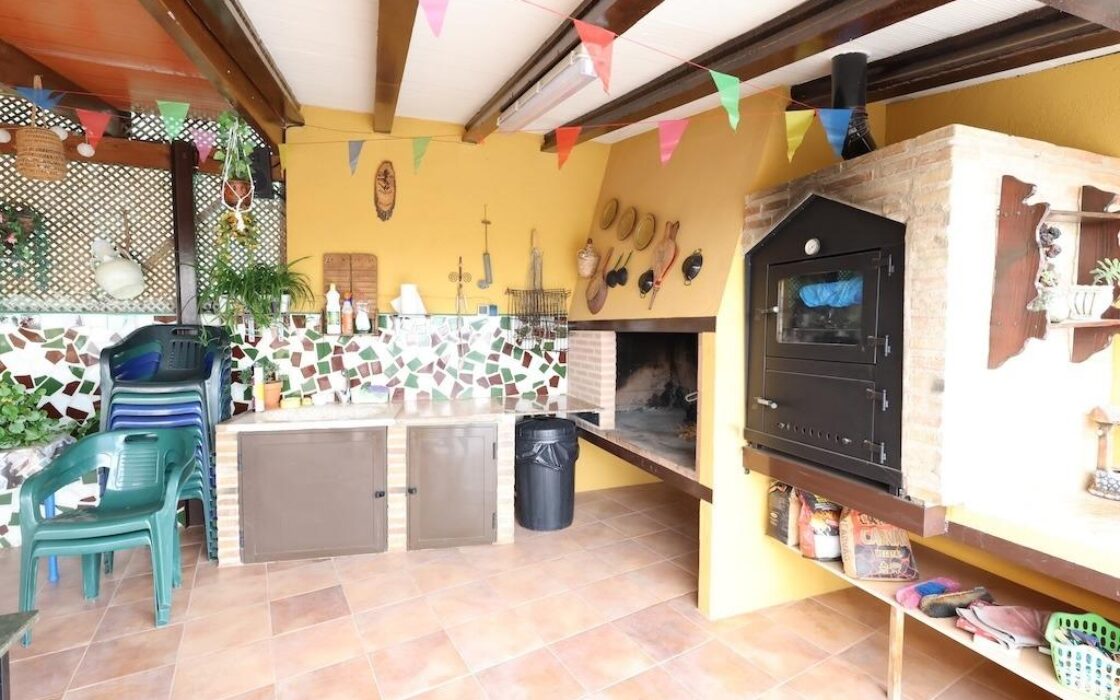 Будинок у Фортуні з терасою та басейном 120 кв.м 6 кімнат