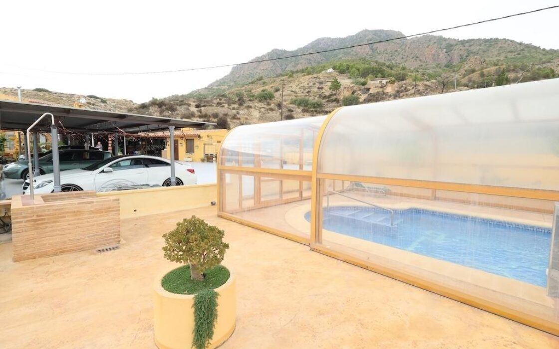 Будинок у Фортуні з терасою та басейном 120 кв.м 6 кімнат