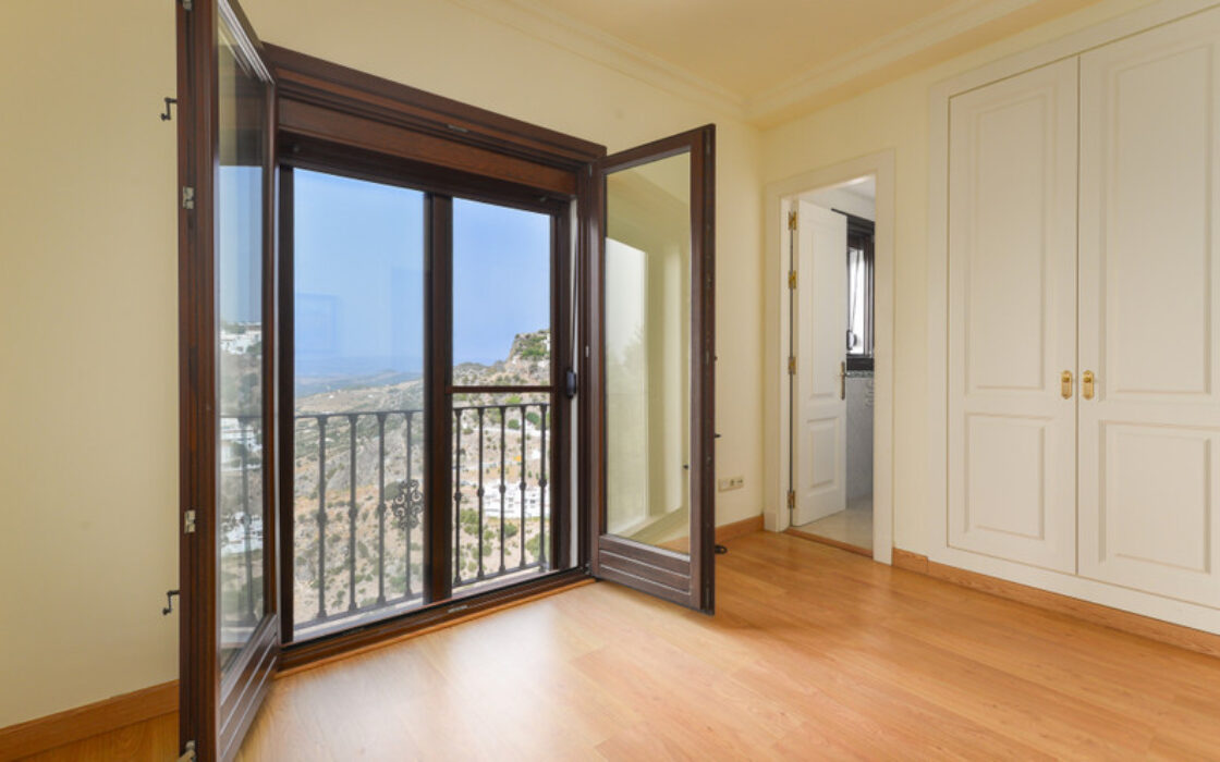 Очаровательный Таунхаус в Касаресе с Террасой 20 кв.м