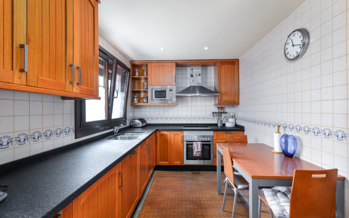 Очаровательный Таунхаус в Касаресе с Террасой 20 кв.м