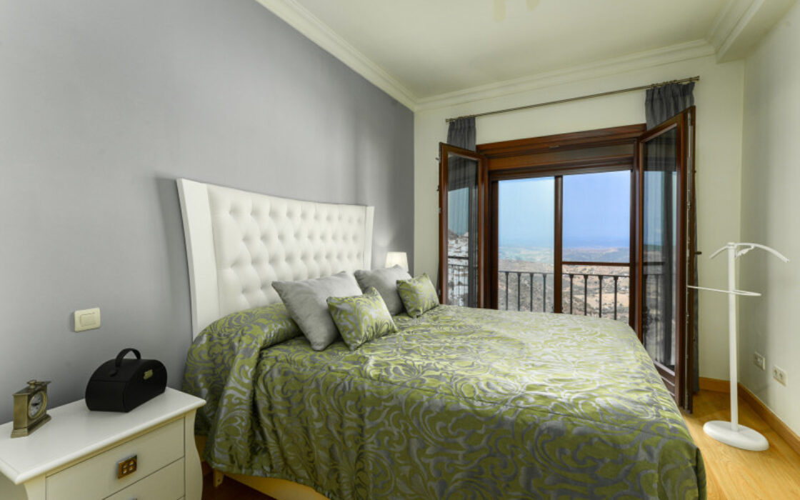 Очаровательный Таунхаус в Касаресе с Террасой 20 кв.м