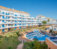 Двухуровневый пентхаус с террасой в Duquesa Golf Gardens