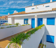 Двухуровневый пентхаус с террасой в Duquesa Golf Gardens