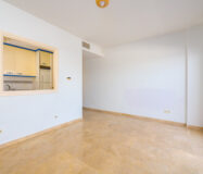 Двухуровневый пентхаус с террасой в Duquesa Golf Gardens